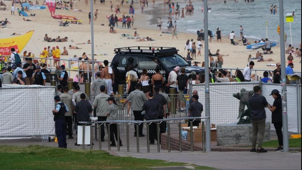 Australian security forces gather at Bondi Beach 