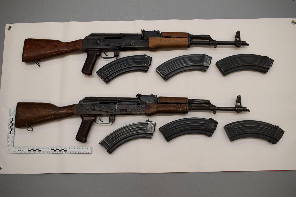 נשק שנמצא בביתו של אחד המורשעים בתכנון מתקפת טרור נגד יהודים ב בריטניה