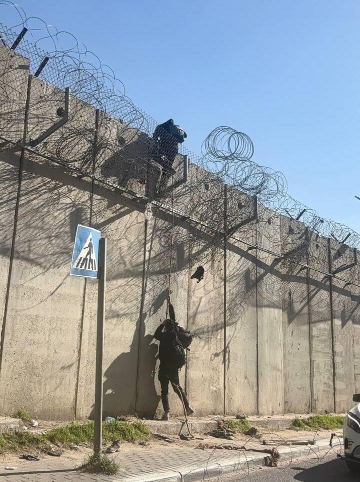 שב"חים נכנסים דרך פרצות בדאחייה