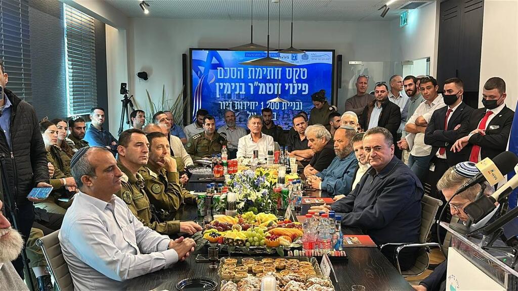 טקס חתימת הסכם פינוי בסיס חטמ"ר ובניית יחידות דיור בבית אל