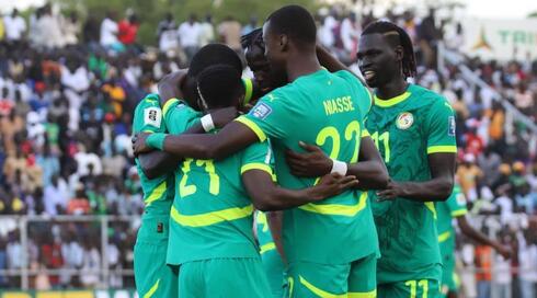 שחקני סנגל מרוצים