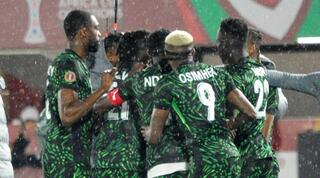 שחקני ניגריה חוגגים את שער הניצחון