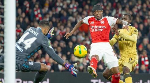 נוני מדוואקה בפעולה