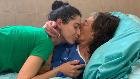 שירה מולייב ואמה סטלה אילזרוב שנפטרה