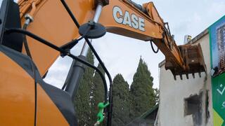 הריסת מבנים ישנים במסגרת פינוי בינוי בשכונת ויצמן בהרצליה