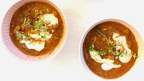 מרק עגבניות חומוסטחינה