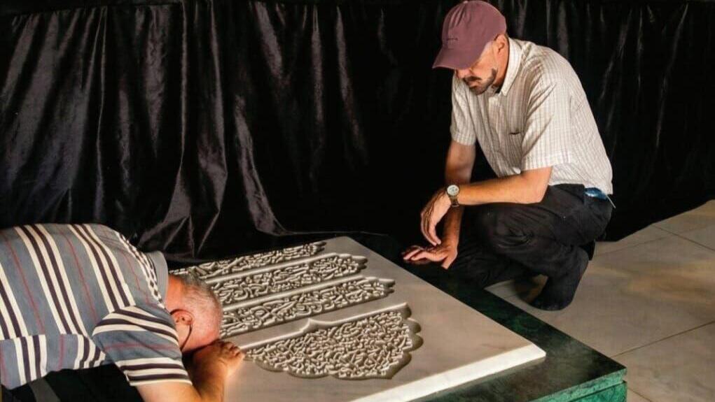 יצחק הורוביץ ליד קבר נסראללה