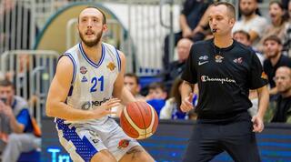 מקס היידיגר מתכונן לשלשה