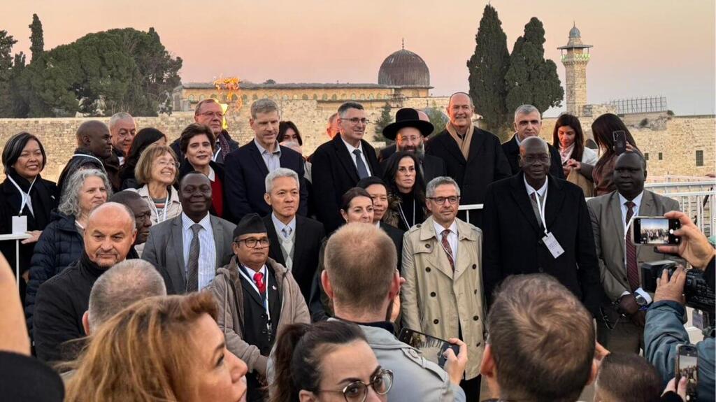 Дипломатическое мероприятие у Стены плача (Фото: Ронен Хореш, ЛААМ) אירוע דיפלומטי שארגן שר החוץ גדעון סער בכותל המערבי