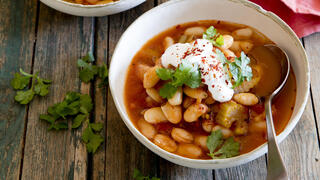 מרק עגבניות ושעועית לבנה