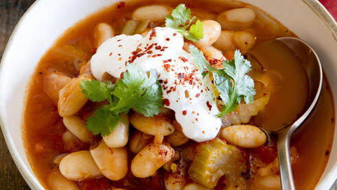 מרק עגבניות ושעועית לבנה