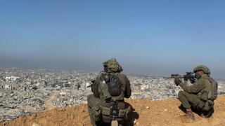 הכתב רוני גרין שאולוב בסיור בעזה עם מח"ט צפונית