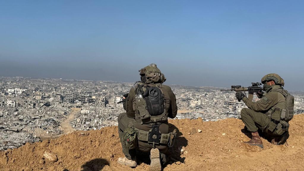 הכתב רוני גרין שאולוב בסיור בעזה עם מח"ט צפונית