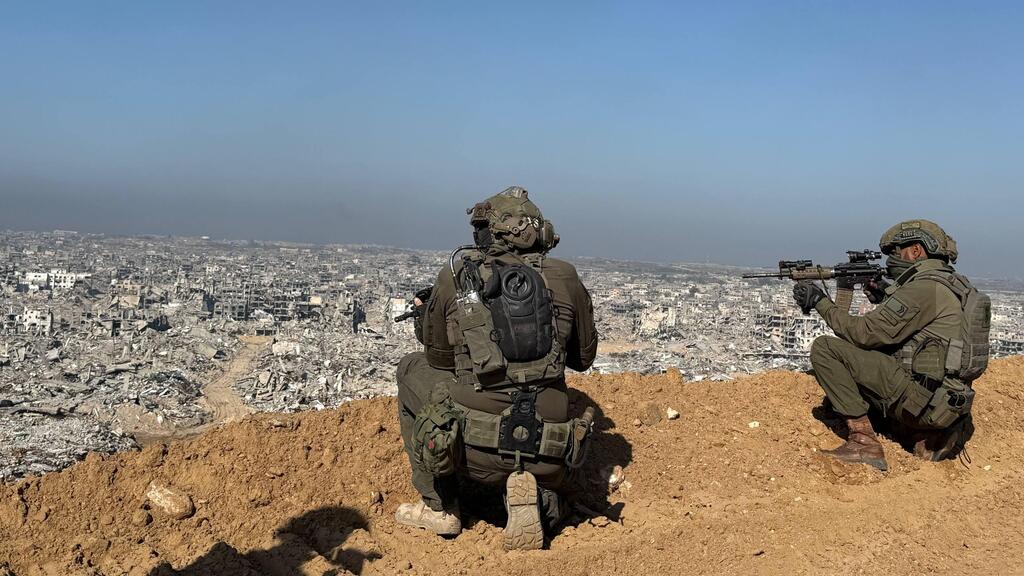 הכתב רוני גרין שאולוב בסיור בעזה עם מח"ט צפונית