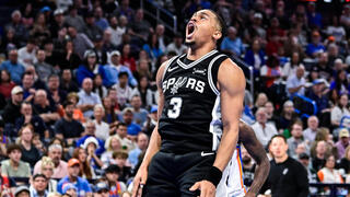 שחקן סן אנטוניו ספרס קלדון ג'ונסון