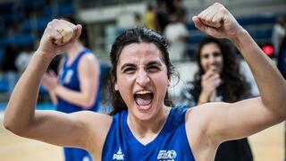 שיר תירוש חוגגת את הניצחון של ר"ג