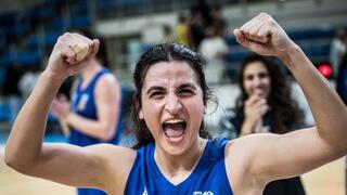 שיר תירוש חוגגת את הניצחון של ר"ג