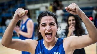 שיר תירוש חוגגת את הניצחון של ר"ג