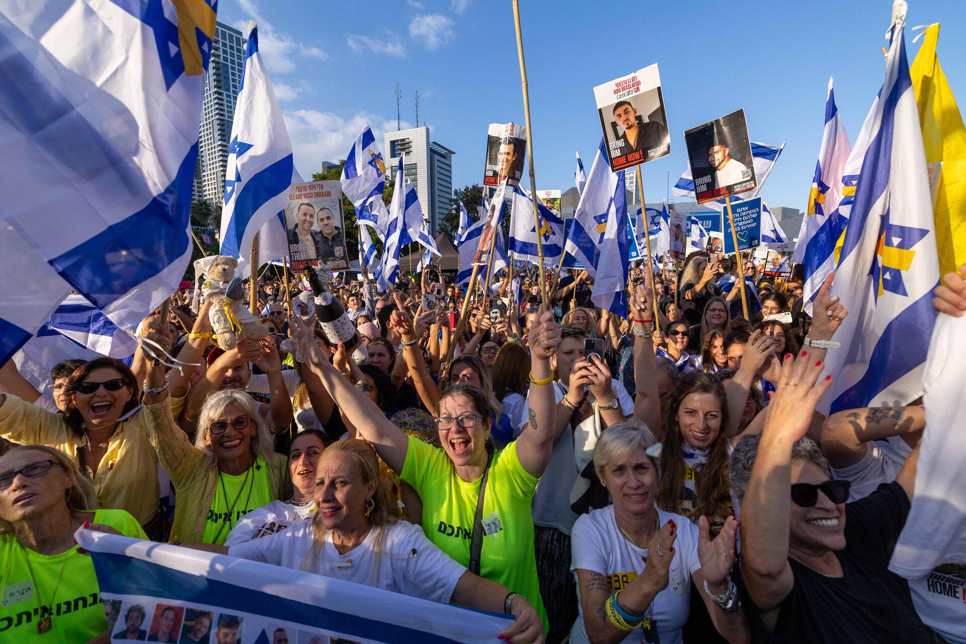 השמחה בכיכר החטופים 