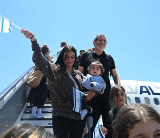 עולים מצרפת נוחתים בישראל ברקע מלחמת עם כלביא