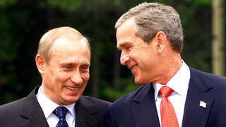 ארכיון 2002 נשיא ארה"ב ג'ורג' בוש עם נשיא רוסיה ולדימיר פוטין
