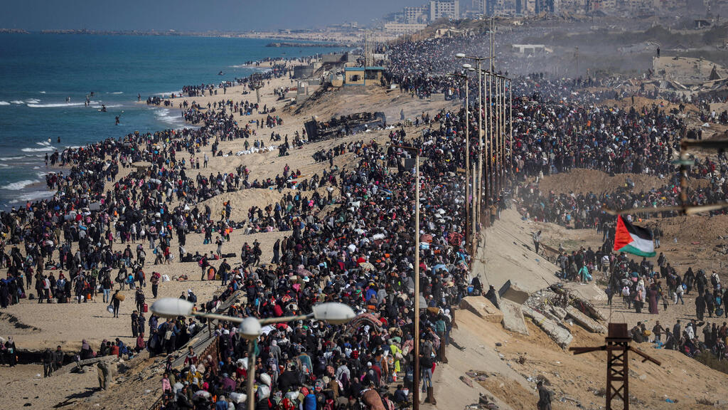 Palestinians return to northern Gaza in January (Photo: REUTERS/Ramadan Abed) תמונות השנה בעולם 2025 עזה פלסטינים חוזרים ל צפון הרצועה ב הפסקת האש הלפני אחרונה 27 ינואר
