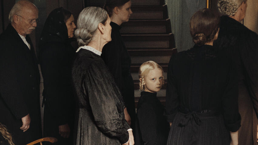 Кадр из фильма "Звук падения" 