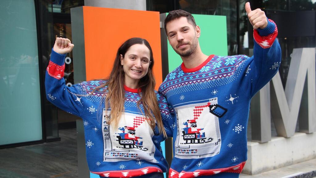 עובדי מיקרוסופט עם הסוודר המכוער 