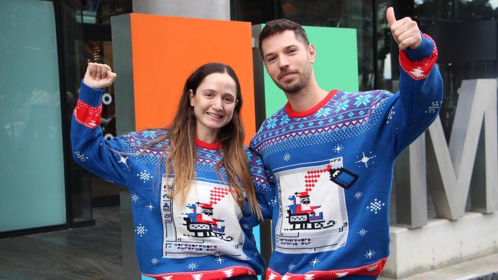 עובדי מיקרוסופט עם הסוודר המכוער 