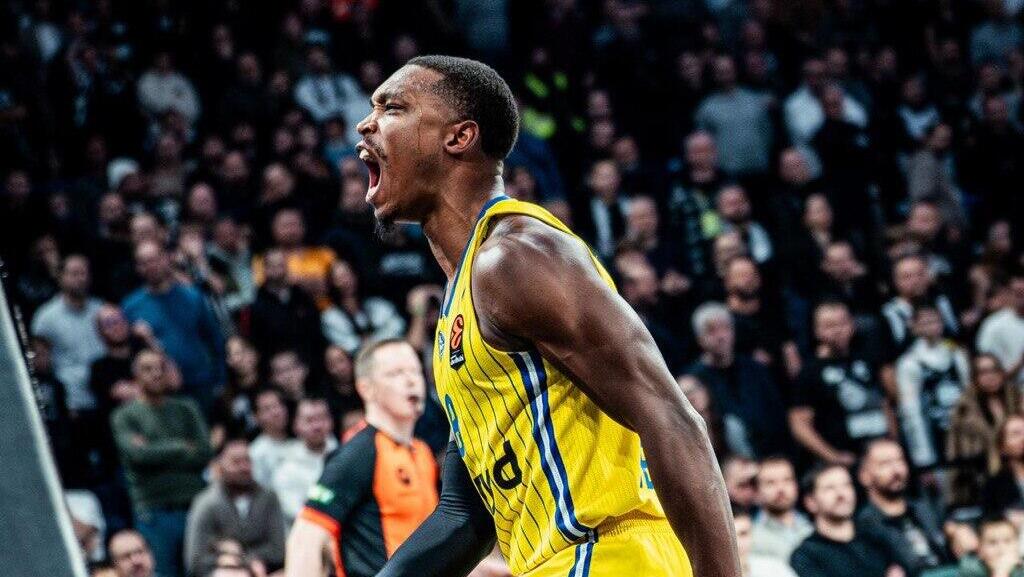 שחקן מכבי ת"א לוני ווקר