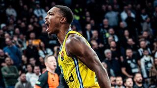 שחקן מכבי ת"א לוני ווקר