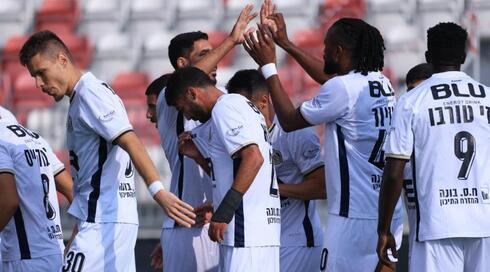 שחקני בני ריינה מאושרים