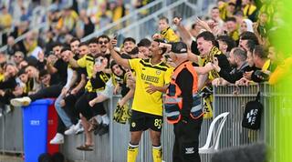 מתיאס דאבו חוגג עם הקהל