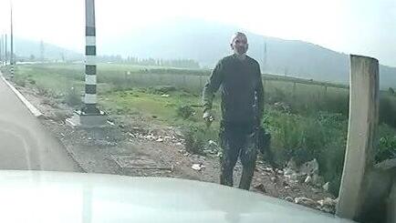 אדם נעצר בחשד שגנב לחייל את נשקו בזמן שנרדם באוטובוס