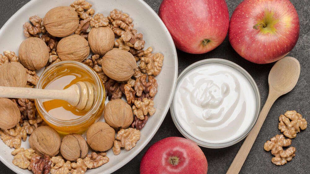 יוגורט תפוח ואגוזים