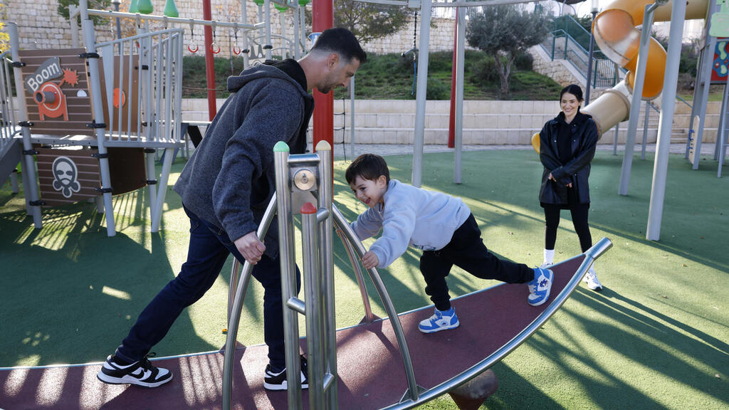 אלקנה בוחבוט, ביחד עם אשתו רבקה ובנו ראם