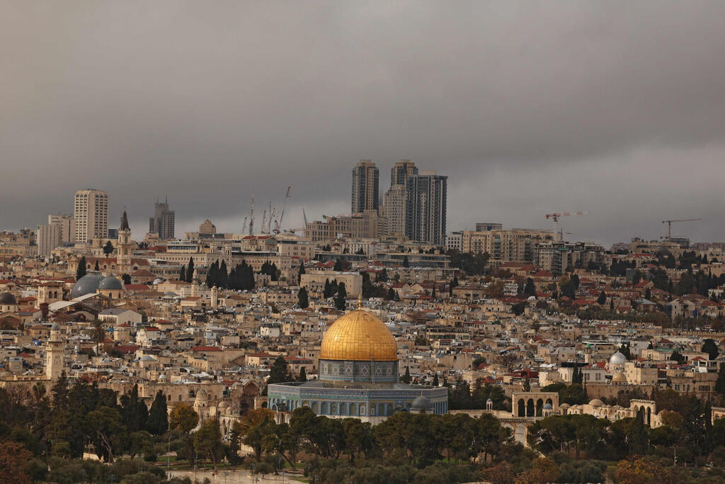 The Temple Mount. 'Activity endangering the security of the state and its citizens' (Photo: AHMAD GHARABLI / AFP) ירושלים