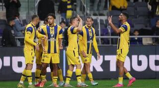 שחקני מכבי תל אביב חוגגים