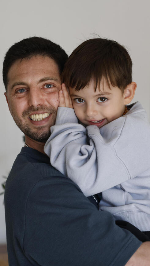 אלקנה בוחבוט, ביחד עם אשתו רבקה ובנו ראם