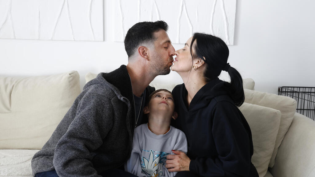 אלקנה בוחבוט, ביחד עם אשתו רבקה ובנו ראם