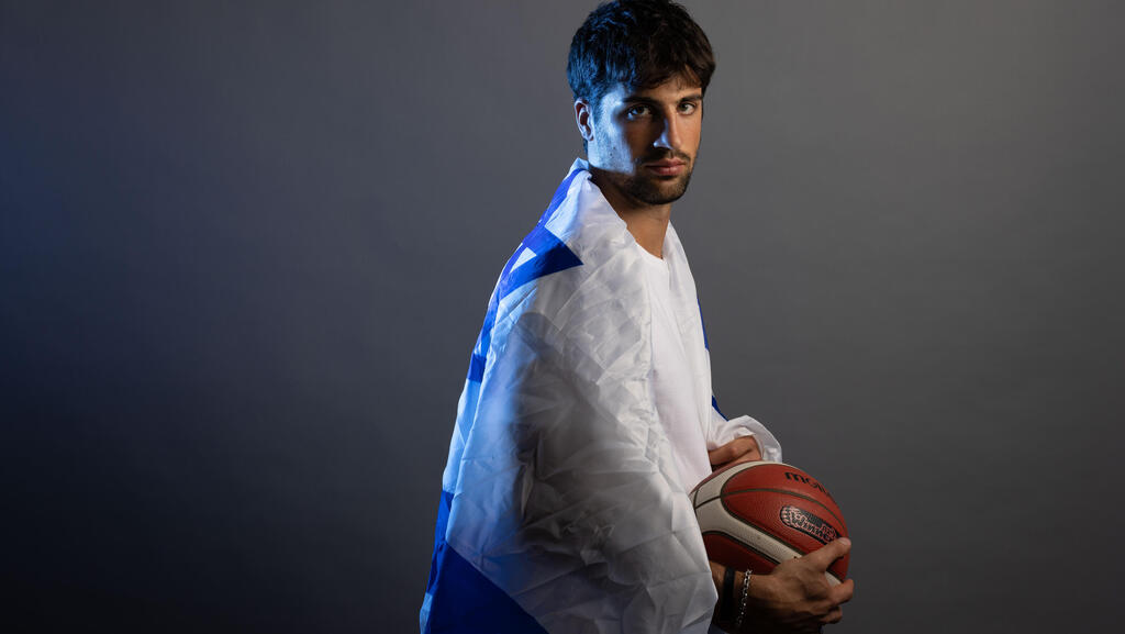 שחקן ה NBA דני אבדיה לקראת היציאה לאליפות אירופה בכדורסל עם נבחרת ישראל, ווינר שוט