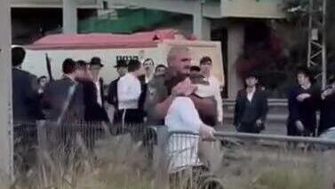 שוטר מג"ב תקף ילד בהפגנת החרדים נגד הגיוס בבני ברק