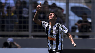 ברוניניו במדי אתלטיקו מיניירו