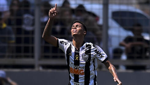 ברוניניו במדי אתלטיקו מיניירו