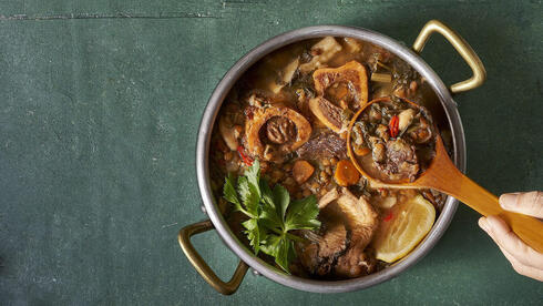 מרק בשר וירקות שורש