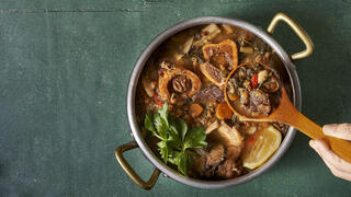 מרק בשר וירקות שורש