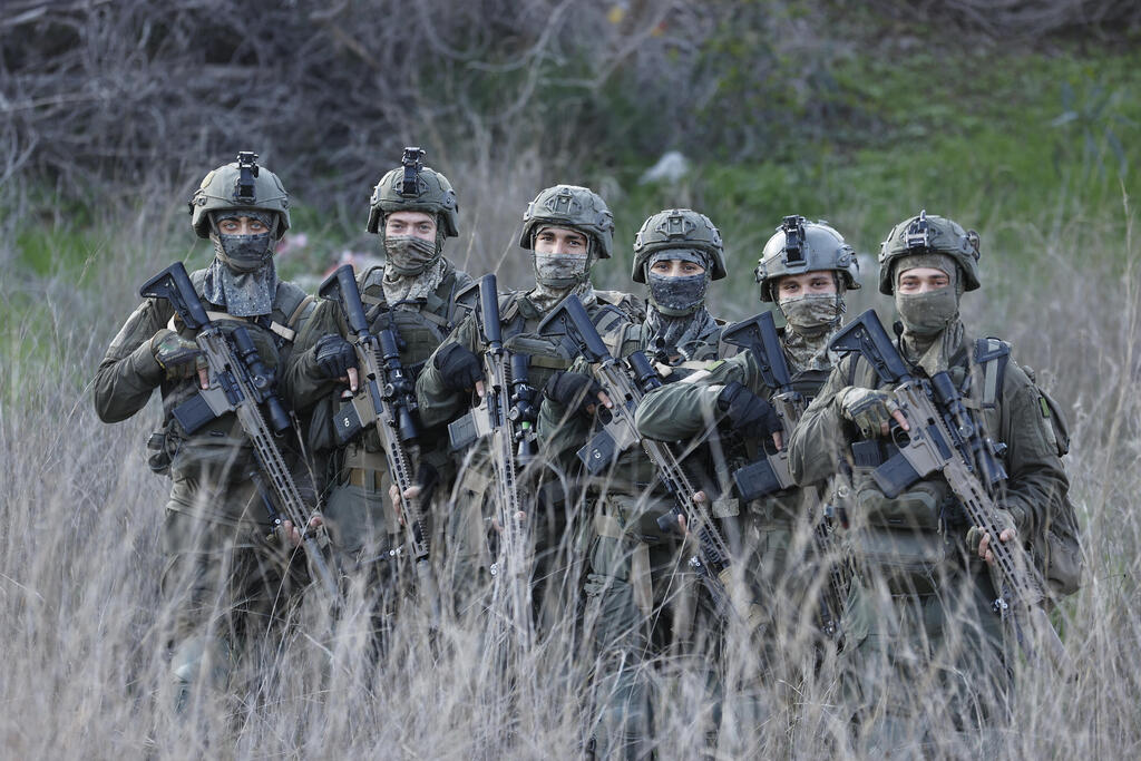 Six fighters from Maglan’s sniper team (Photo: Gadi Kabalo) שישה מלוחמי צוות הצלפים של מגלן