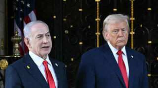 רה"מ בנימין נתניהו ונשיא ארה"ב דונלד טראמפ בפגישתם במאר-א-לאגו
