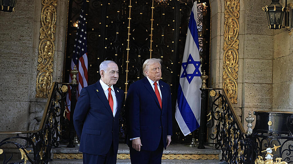 Photo: Joe Raedle/Getty Images רה"מ בנימין נתניהו ונשיא ארה"ב דונלד טראמפ בפגישתם במאר-א-לאגו