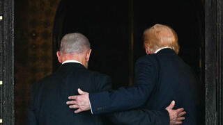 רה"מ בנימין נתניהו ונשיא ארה"ב דונלד טראמפ בפגישתם במאר-א-לאגו